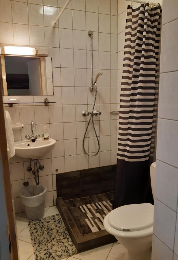 Berg Toboz Panzio Hotel Pecs Luaran gambar