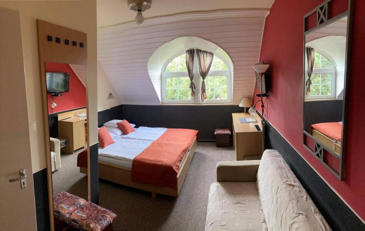 Berg Toboz Panzio Hotel Pecs Luaran gambar