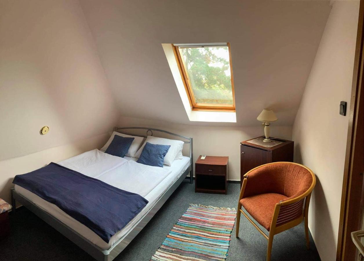 Berg Toboz Panzio Hotel Pecs Luaran gambar
