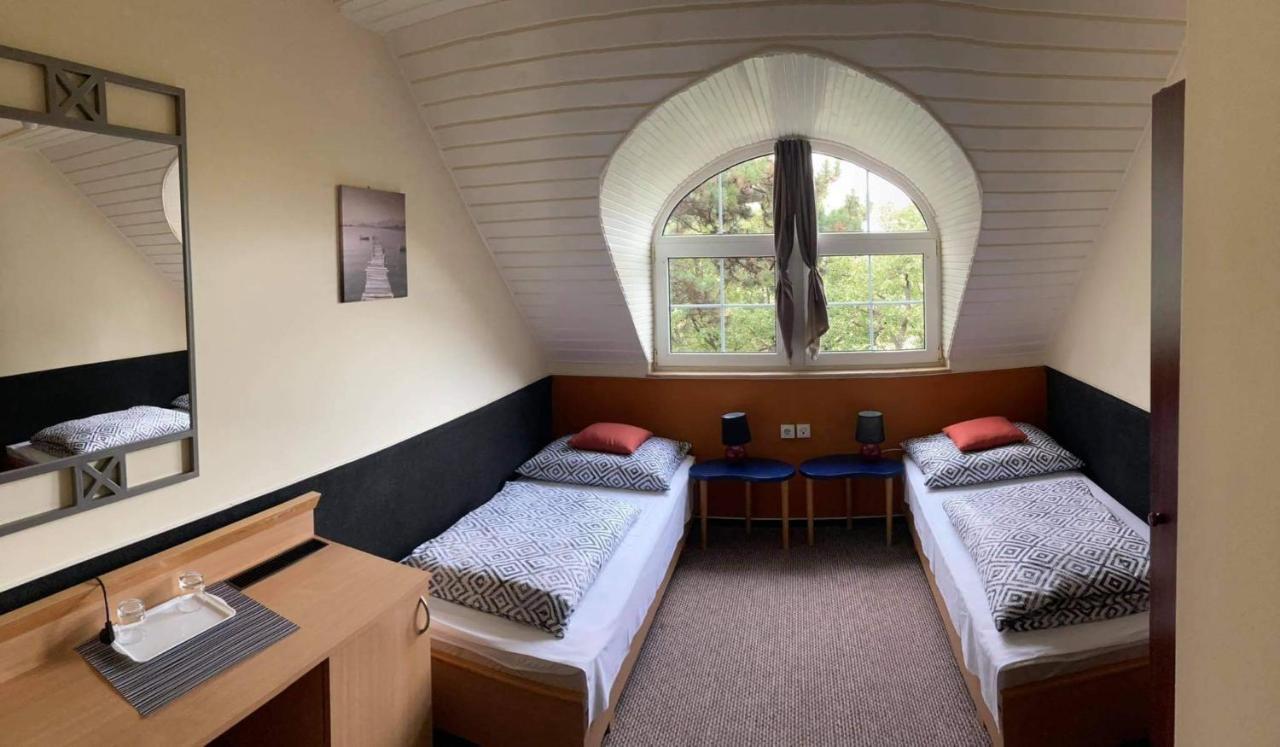 Berg Toboz Panzio Hotel Pecs Luaran gambar
