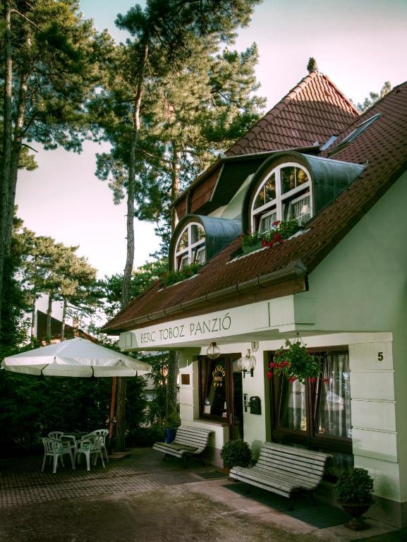Berg Toboz Panzio Hotel Pecs Luaran gambar