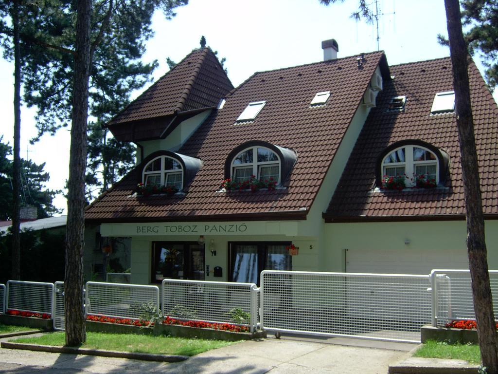Berg Toboz Panzio Hotel Pecs Luaran gambar