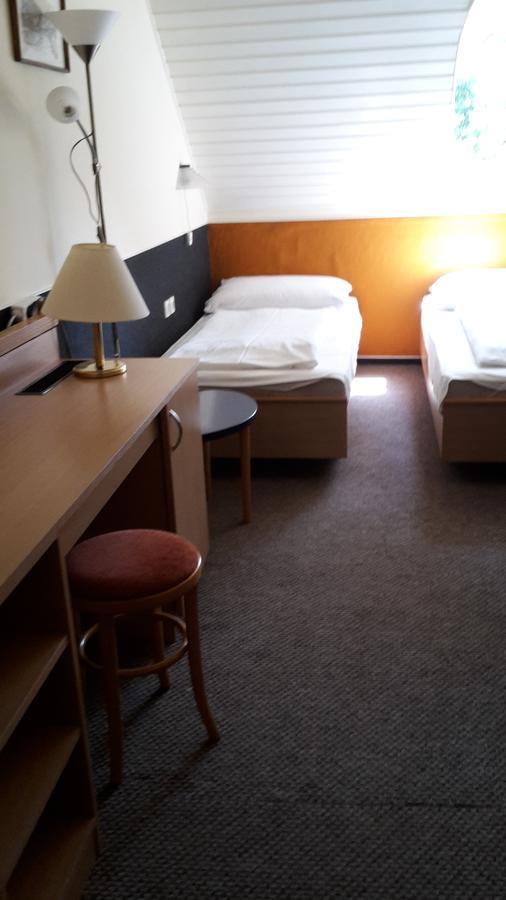 Berg Toboz Panzio Hotel Pecs Luaran gambar