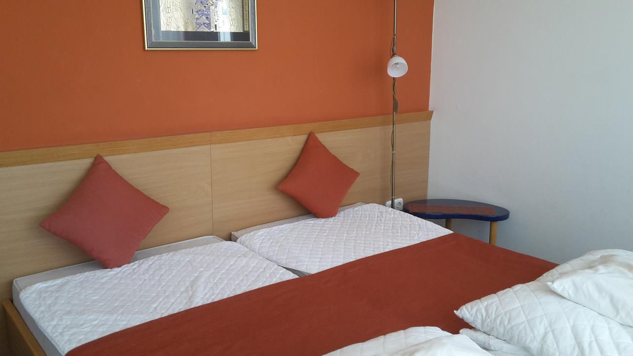 Berg Toboz Panzio Hotel Pecs Luaran gambar